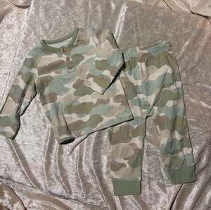Cat & Jack Baby Outfit Set Camo Size 6–9 Months Henley Top Joggers Green